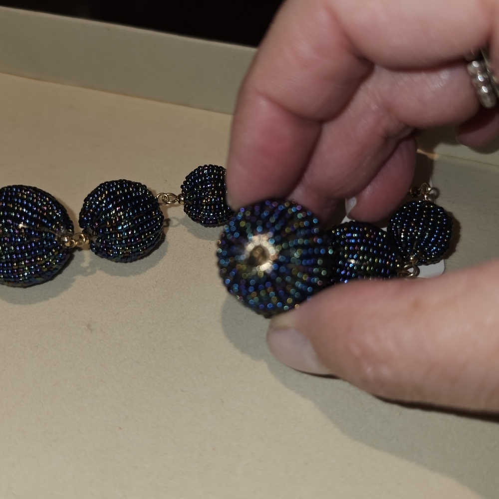 Long iridescent beaded earrings - Picture 7 of 7